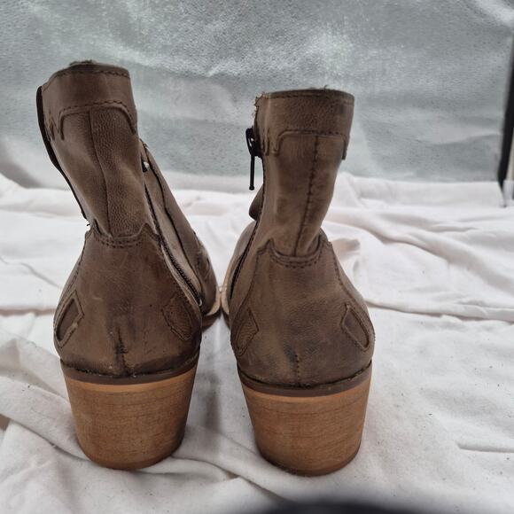 Very Volatile Women's Drexel leather Ankle Boot western-inspired bootie size 7 - Picture 5 of 8